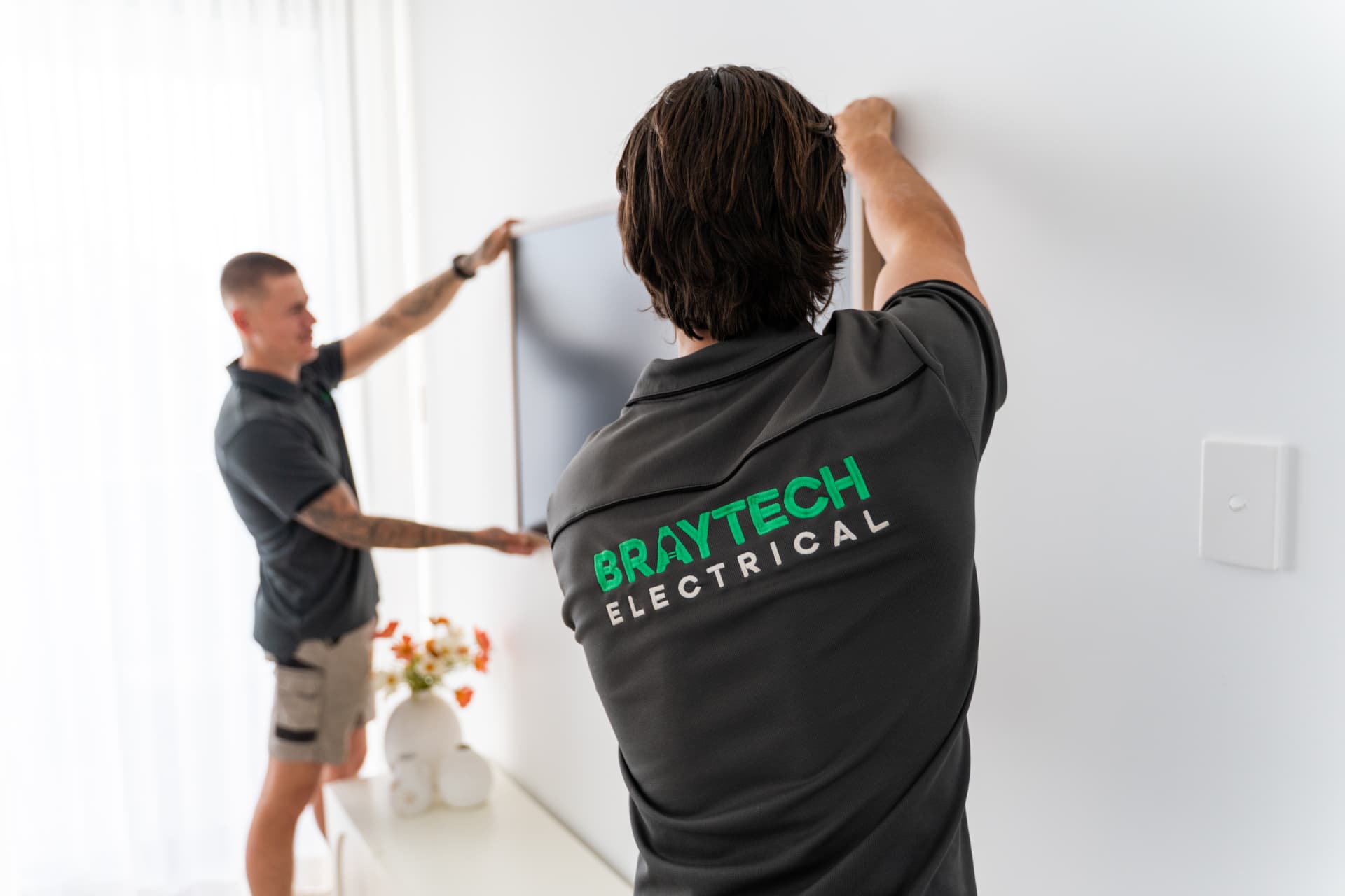 Braytech electrician at work in a Sutherland Shire home